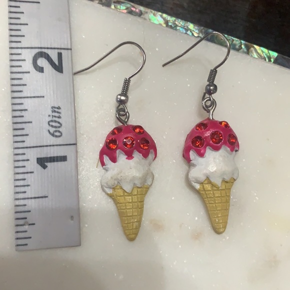 Claires summer novelty pink ice cream cone lightweight earrings - Picture 3 of 8